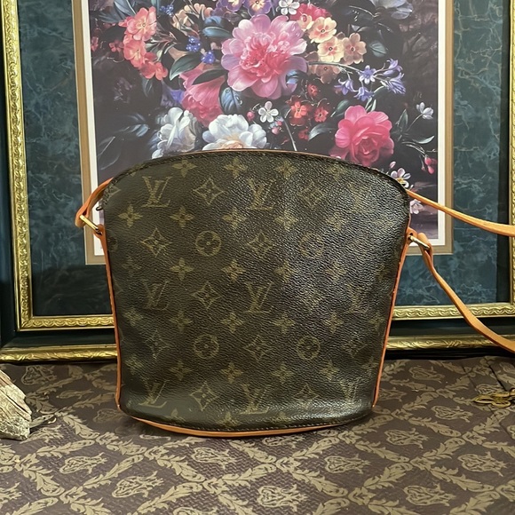 Louis Vuitton Handbags - Authentic Louis Vuitton Crossbody bag